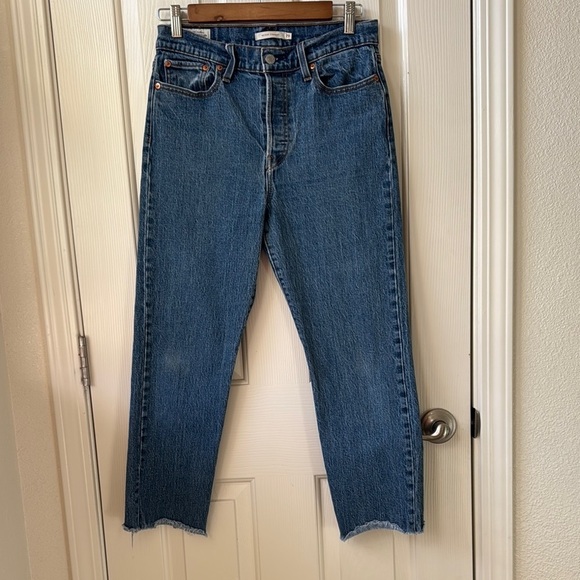 Levi's Premium Wedgie Straight Buttonfly Crop Raw Hem Women's Jeans size READ - Picture 2 of 16